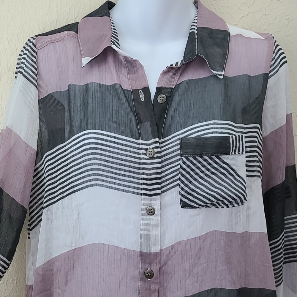 🩶 VANITY sheer long adj. sleeve, hi-lo button top, M